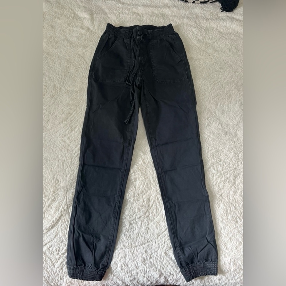 American Eagle Black Cargo Joggers (Women’s Size 6 Long)